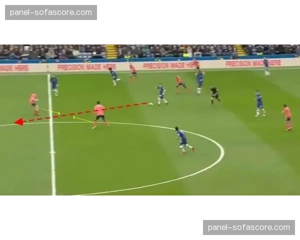 从重伤到核心:深度通讯解析切尔西中场拉维亚如何重塑球队由守转攻第一点 从重伤到核心:深度通讯解析切尔西中场拉维亚如何重塑球队由守转攻第一点